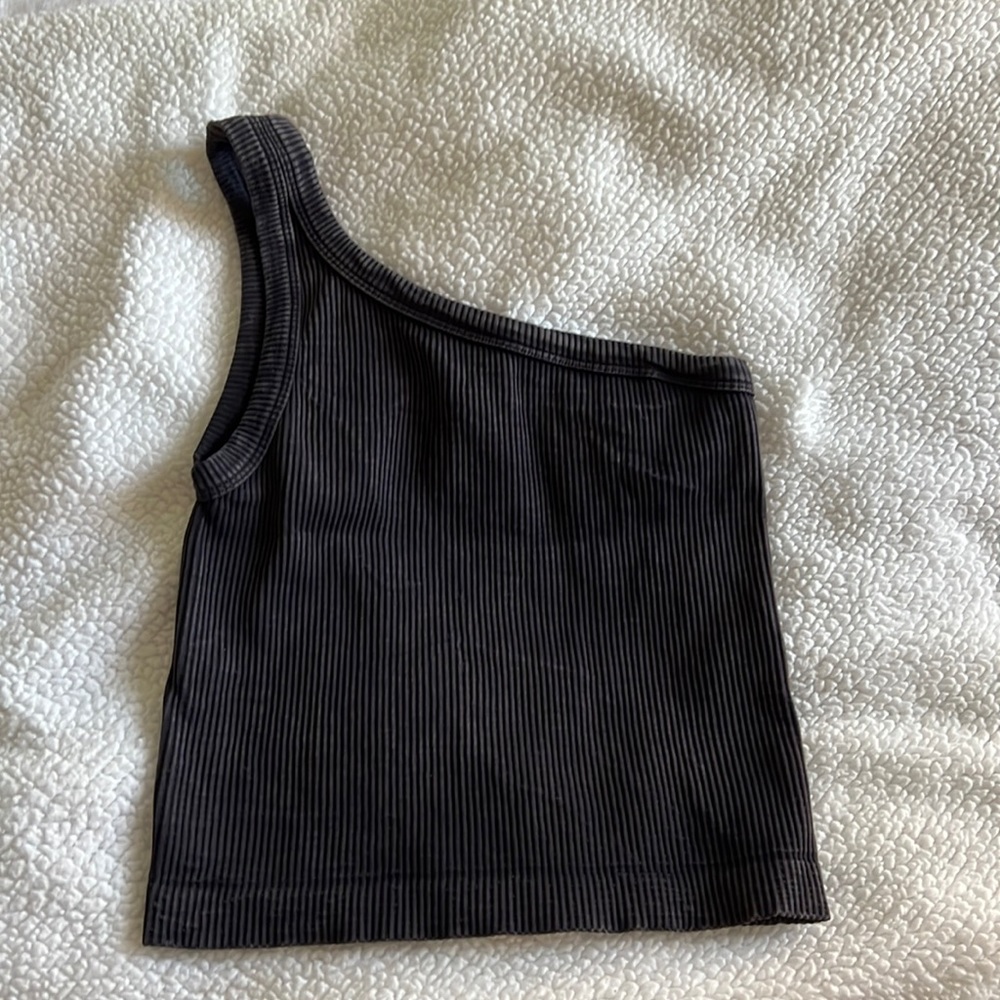 One shoulder top